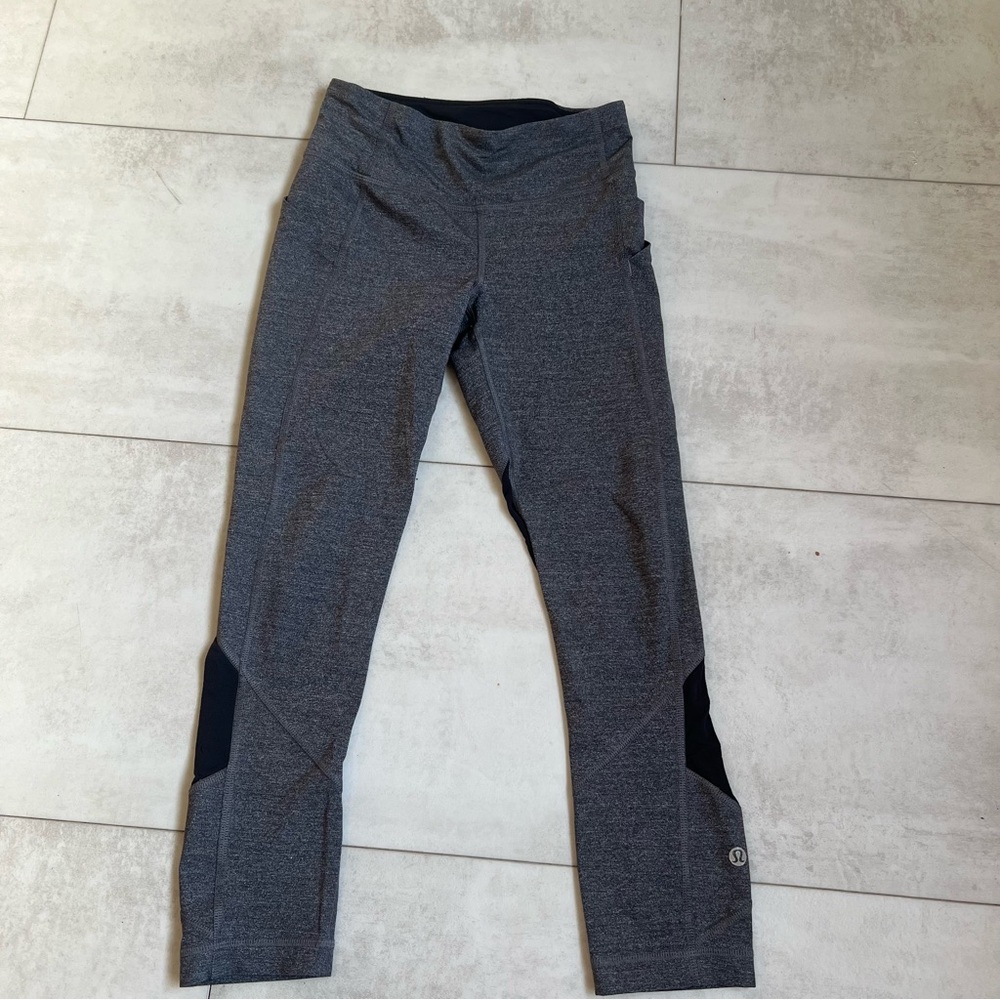 Lululemon Athletica Charcoal and Black Mesh Leggings size 2 - Picture 2 of 7